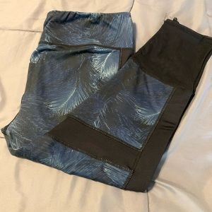 Threads 4 Thought Cropped Leggings